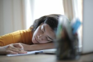woman tired and laying on her desk